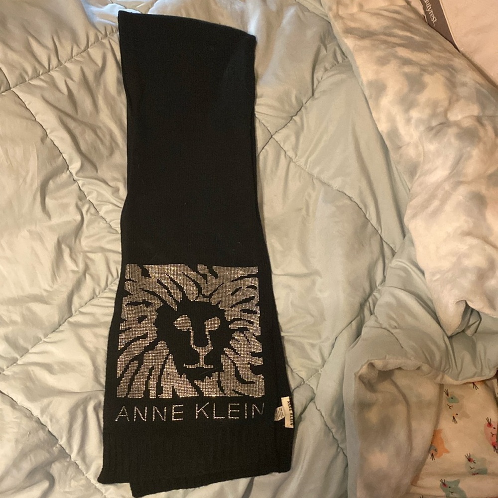 Black sweater knit,Anne Klein, winter scarf